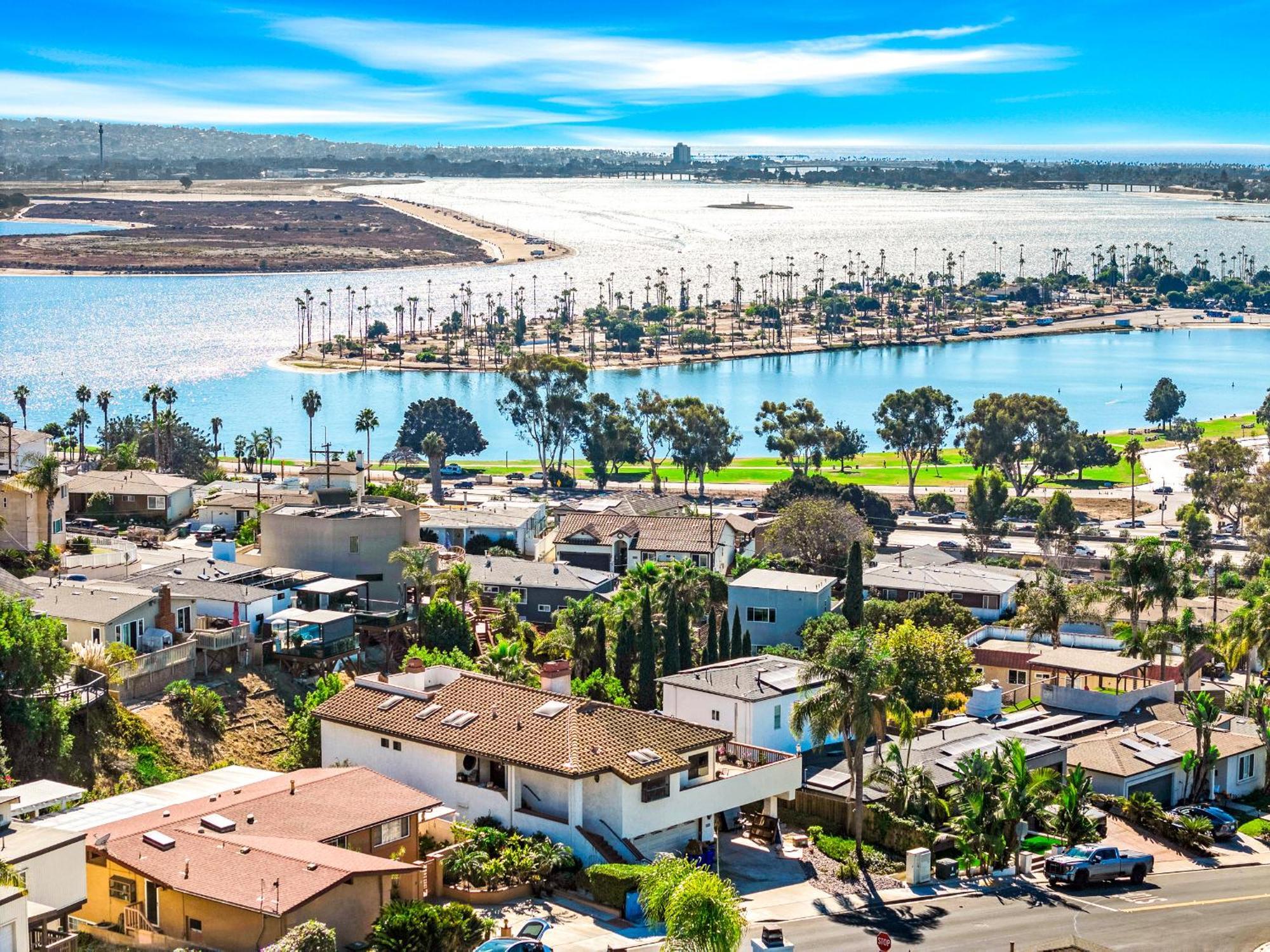 Stylish & Bright 5 Star Location Ocean View Queen Beds Apartment San Diego