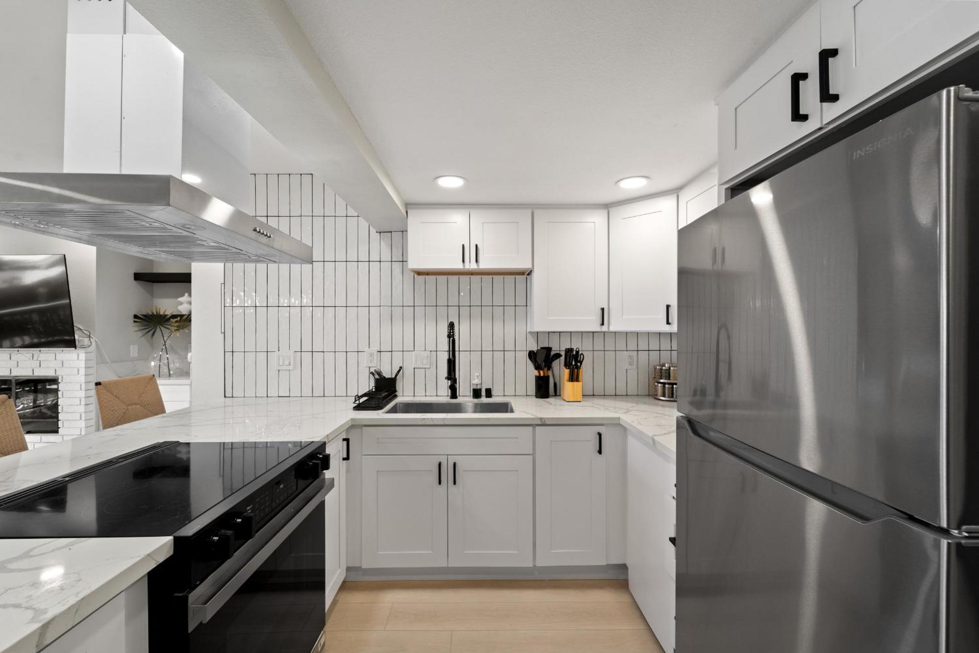 Stylish & Bright 5 Star Location Ocean View Queen Beds Apartment San Diego
