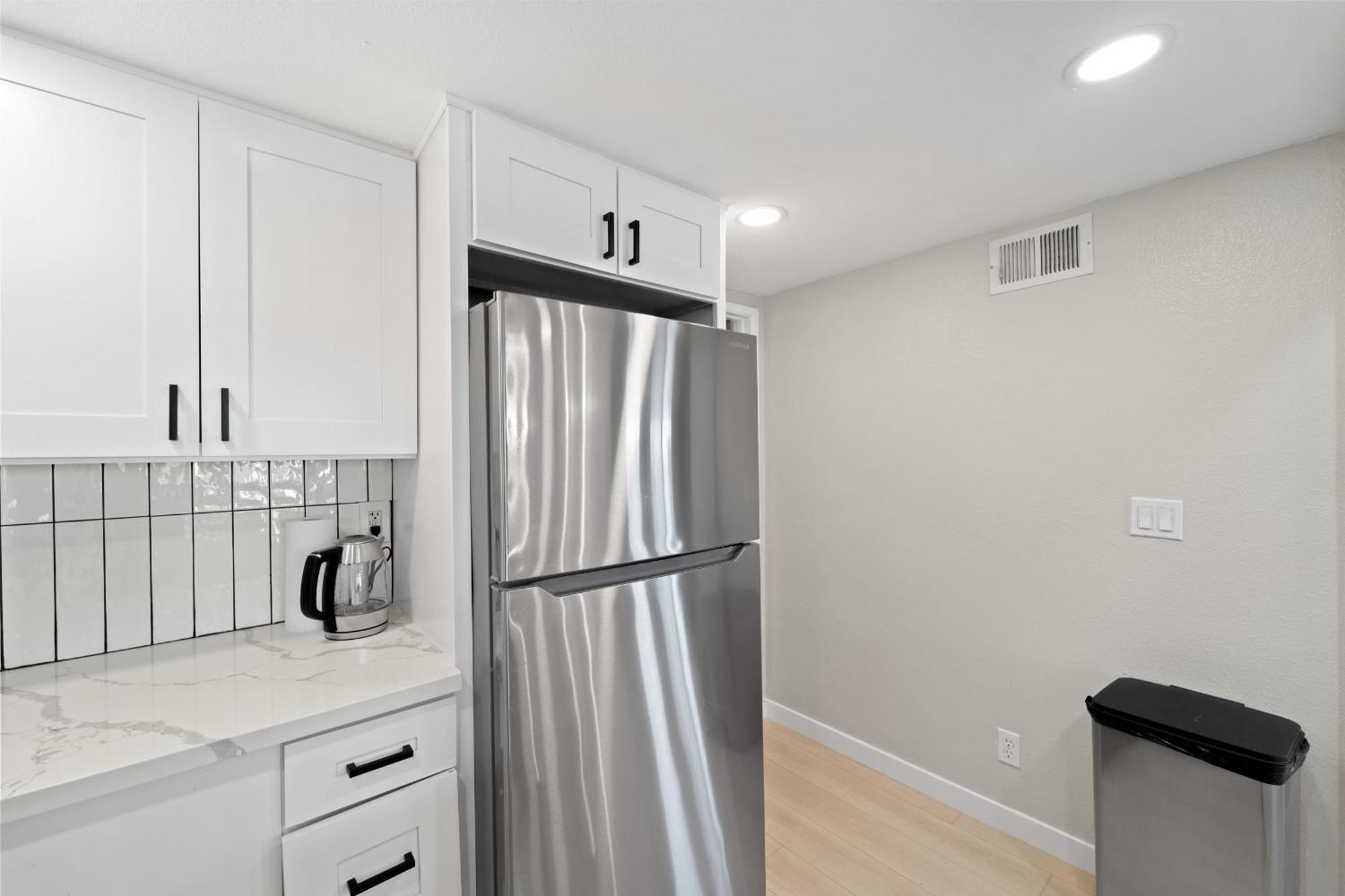 Stylish & Bright 5 Star Location Ocean View Queen Beds Apartment San Diego